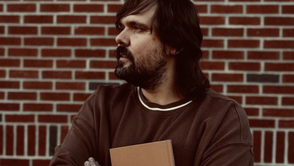 Ukrainian Poet Dedicates New Poetry Collection to Support Frontline Medics